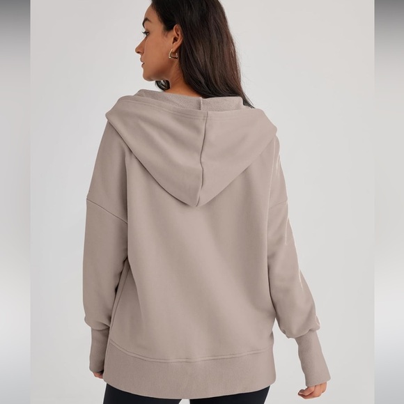 Half button pullover hoodie - Picture 4 of 5